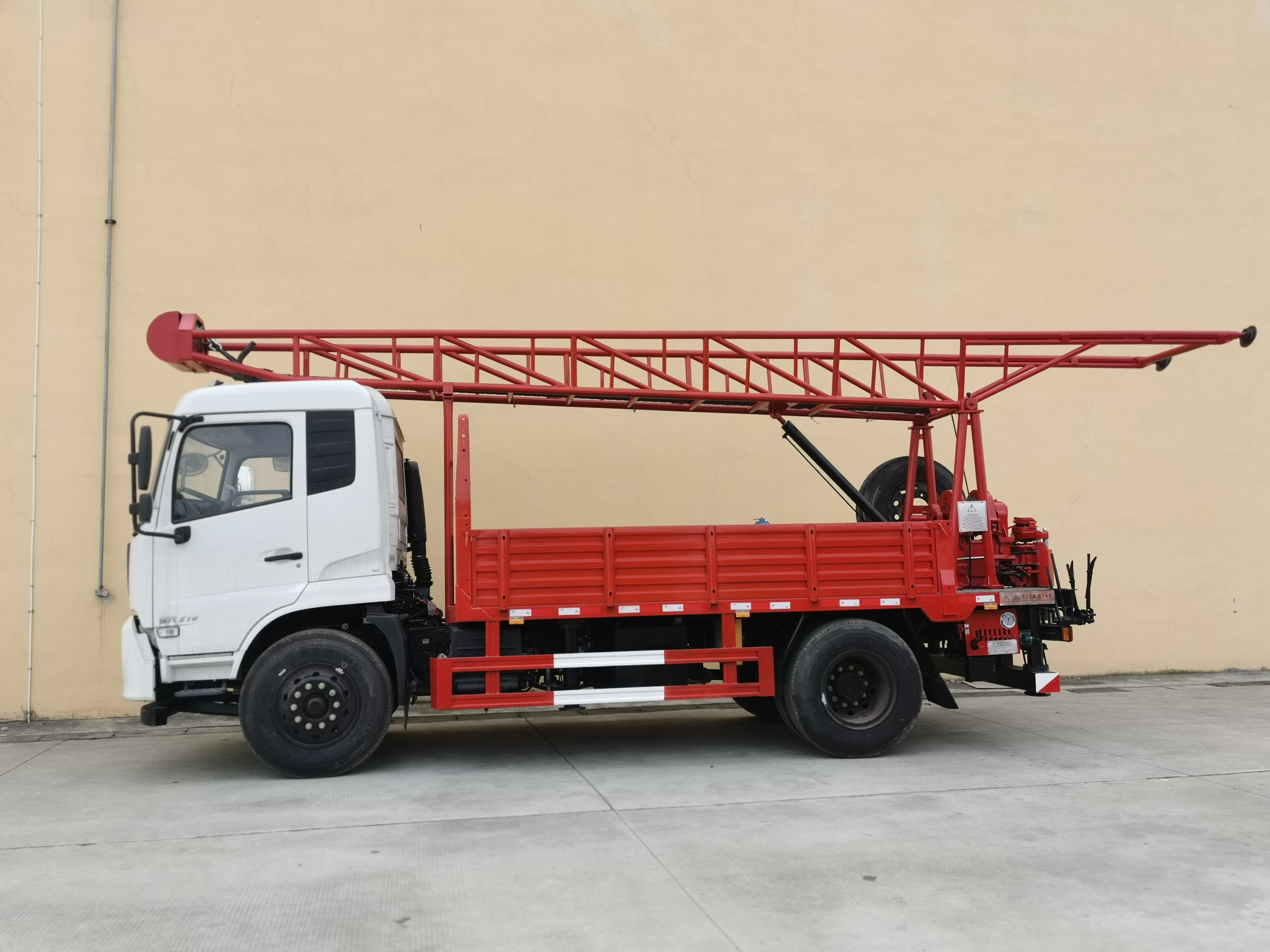 東風(fēng)天錦國(guó)六3型汽車鉆機(jī)